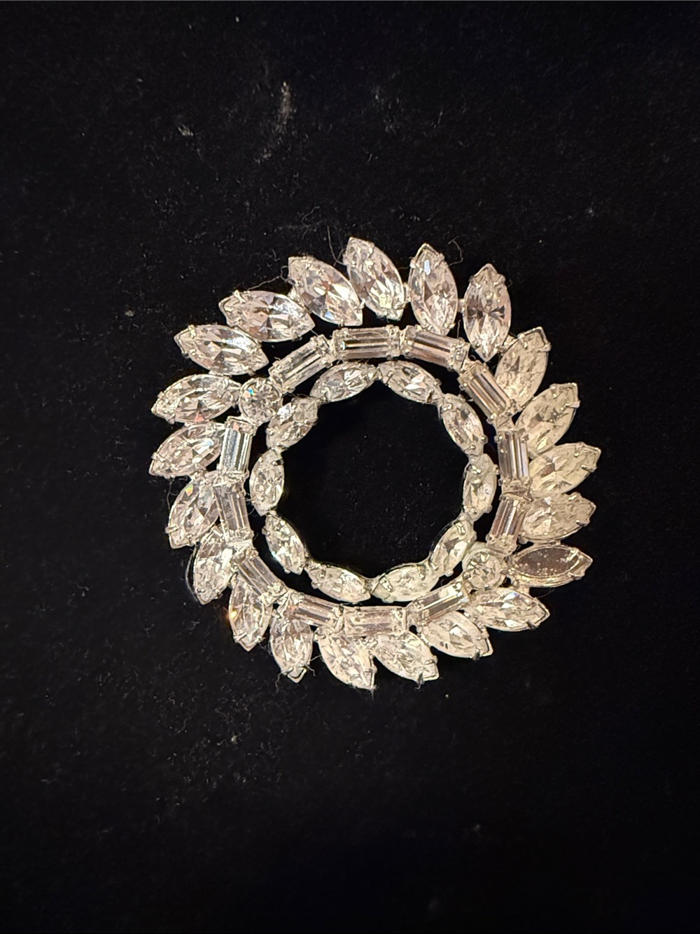 Crystal Laurel Circle Brooch – Silver-Tone Clear Stones